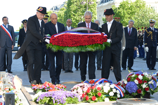 ceremonie-de-ravivage-de-la-flamme-par-les-presidents-claude-bartolone-et-mohamed-larbi-ould-khelifa